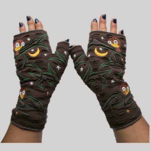 Gloves with owl & star embroidery