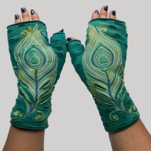 Gloves with peacock quill motif embroidery