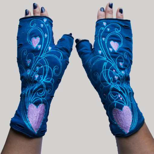 Women's gloves with heart shape embroidery