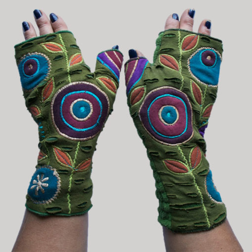 Gloves with round flower embroidery