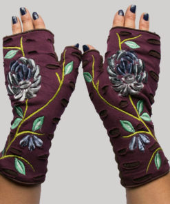 Gloves with velvet flower embroidery