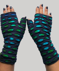 Women's gloves with tie dye and razor cut